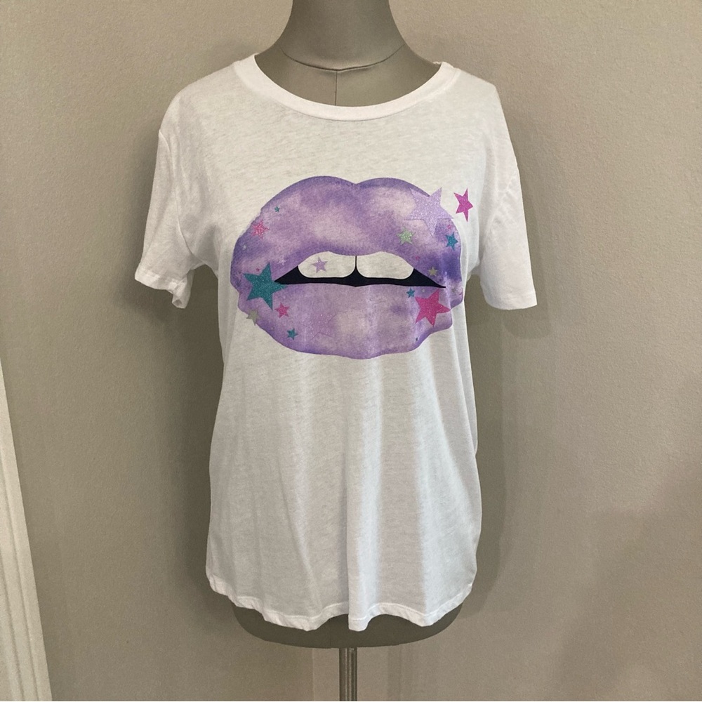 Dreamr purple lip white short sleeve T-shirt size medium new with tag